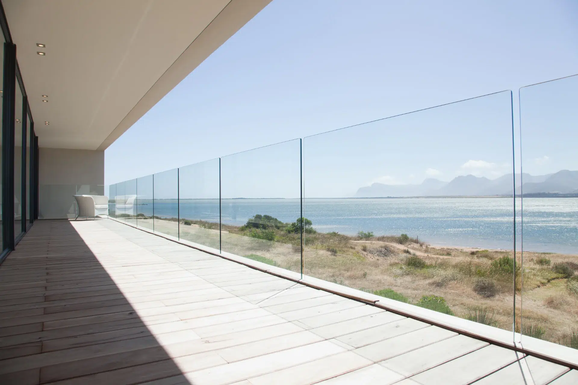 VLX 120 Glass Railing System in Miami Lakes, FL | Sightline Windows & Doors Miami Lakes - detail 1